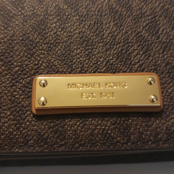 Micheal Kors Wallet - Picture 6 of 6